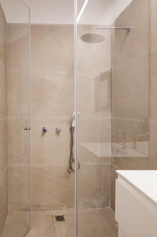 RENOVATED LARGE 3RM APARTMENT 5 MIN FROM THE BEACH - image 6