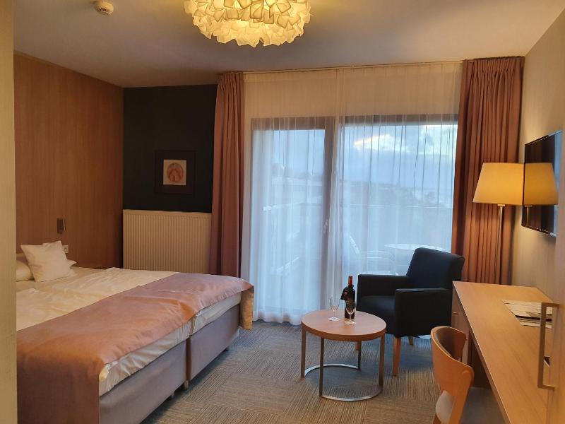 Double Room with Side Sea View image 2