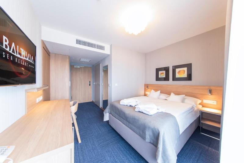 Budget Double Room without Sea View (bed dimensions 140x200 cm) image 4