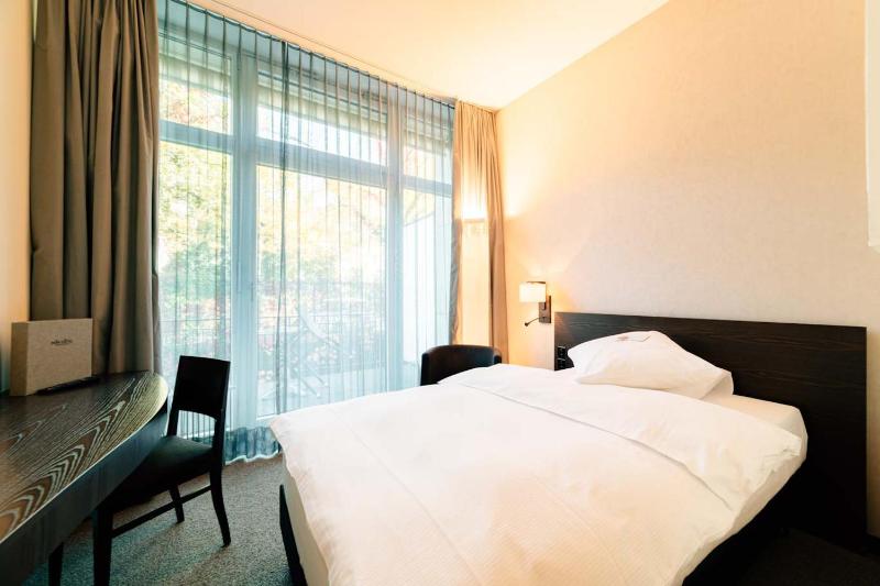 Classic Single Room image 4