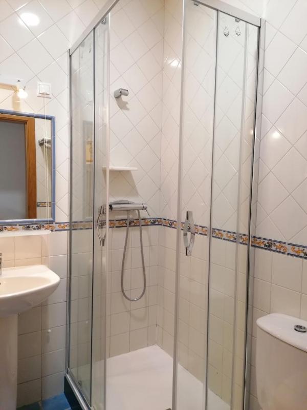 Single Room image 3