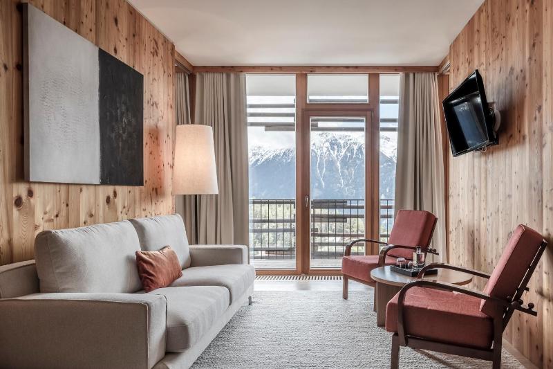 Luxury Suite with Balcony and Sauna image 2