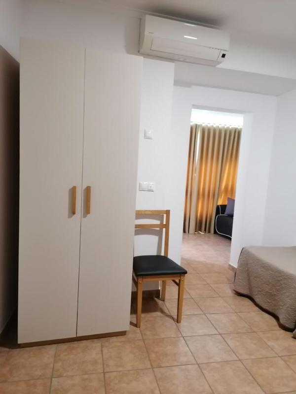 Large Double Room image 3
