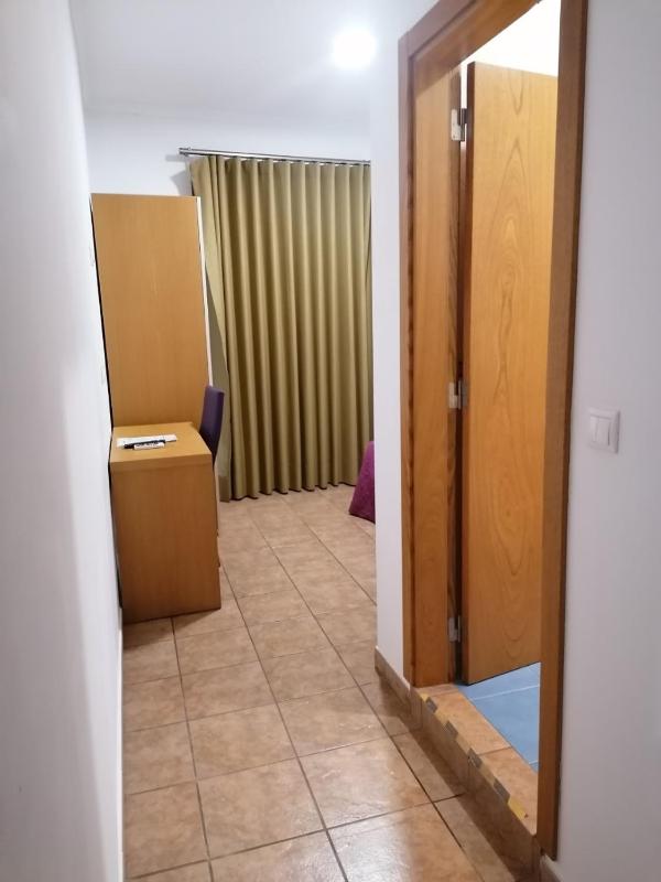 Twin Room image 3