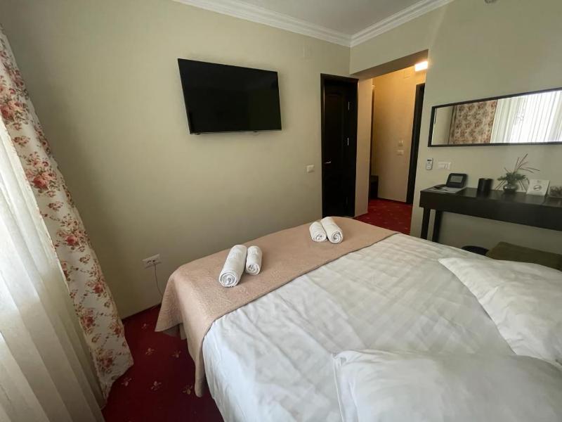 Budget Double Room image 3