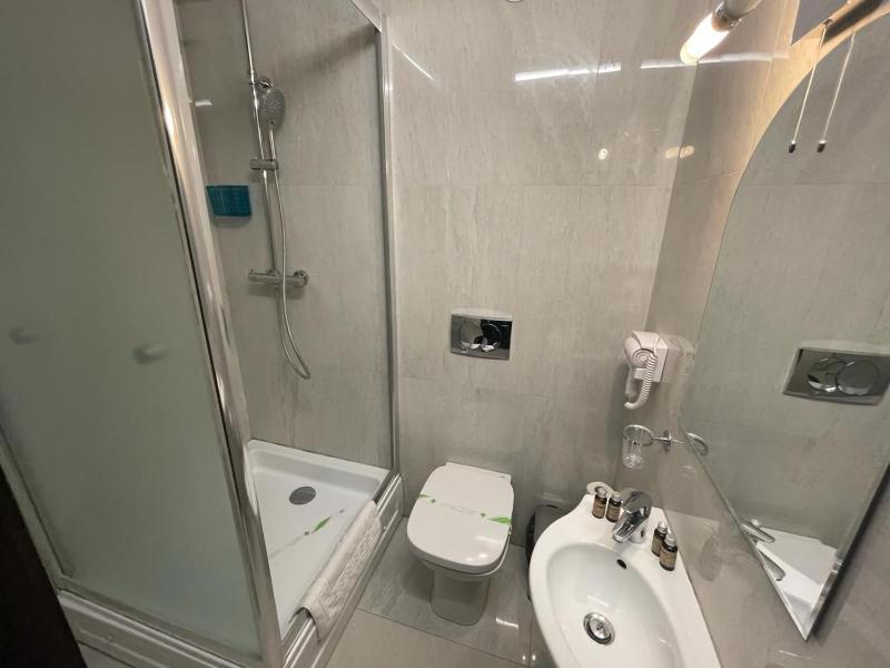 Budget Double Room image 4