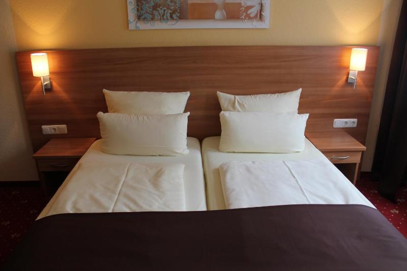 Double Room image 3