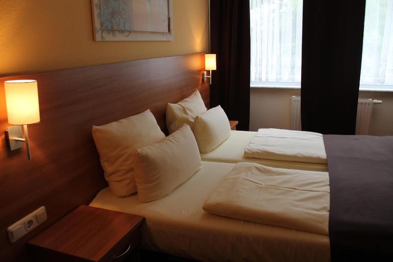 Double Room image 1