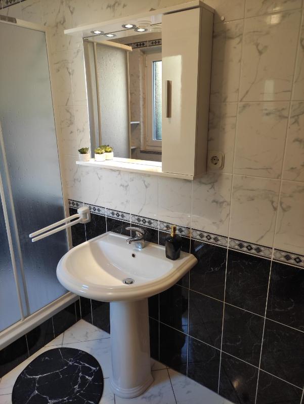 Apartman Lamia na uzvisini s pogledom na more - image 9