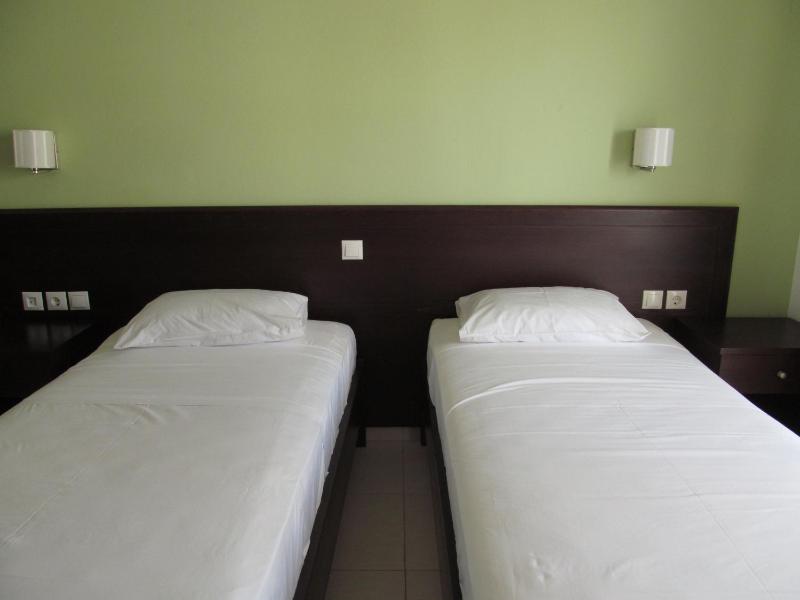 Twin Room image 3