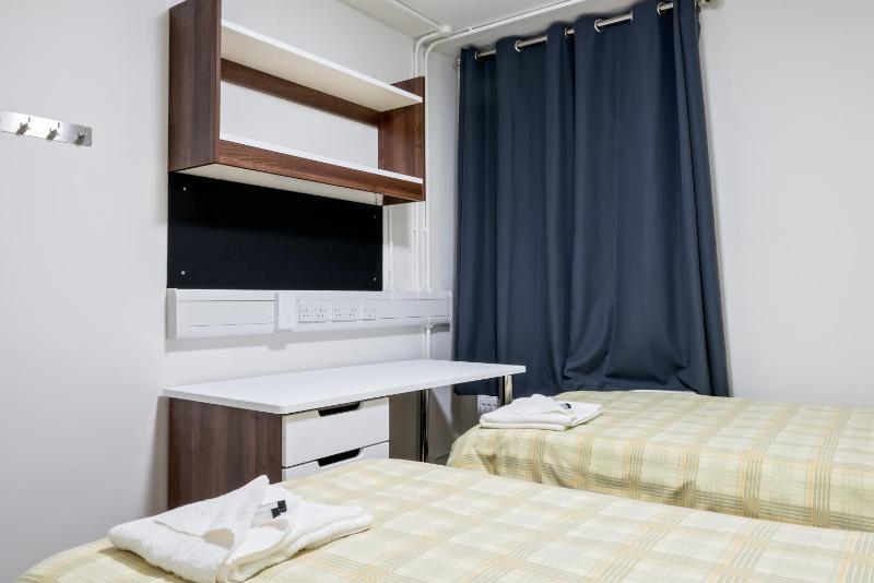 Standard Twin Room with Shared Bathroom image 4