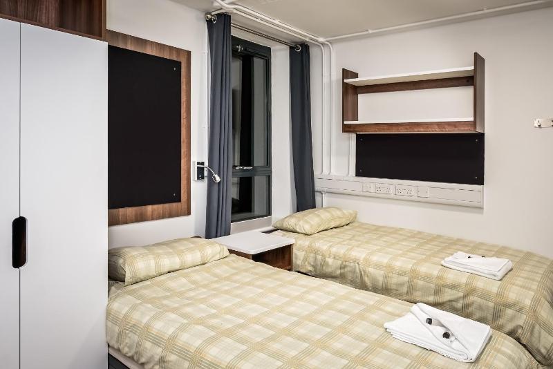 Triple Room with Shared Bathroom image 2