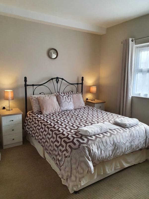King Room with Private Bathroom image 1
