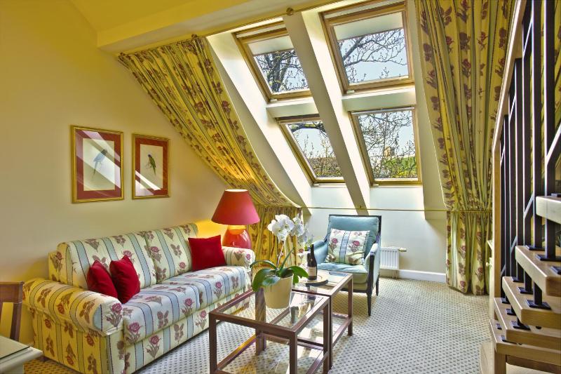 Family Room with Spa access image 1