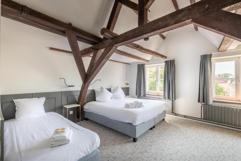 Triple Room with Canal View image 1
