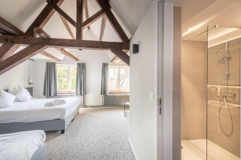 Triple Room with Canal View image 4