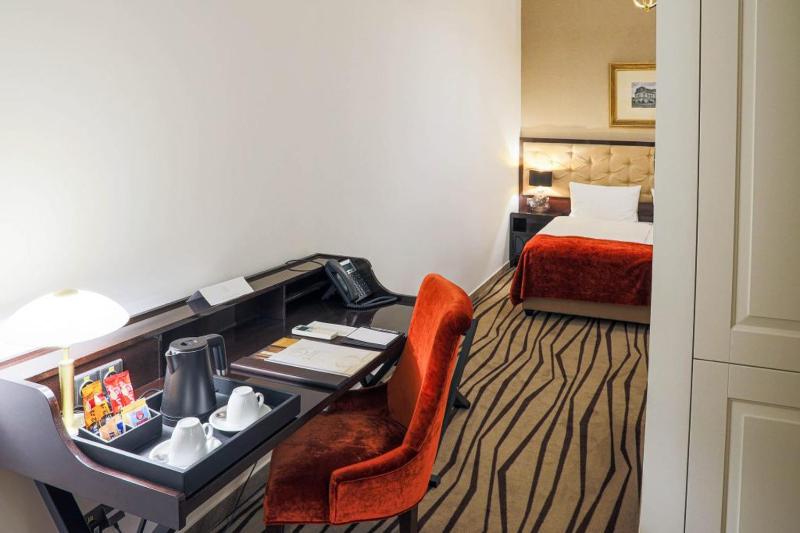 Standard Double Room image 2