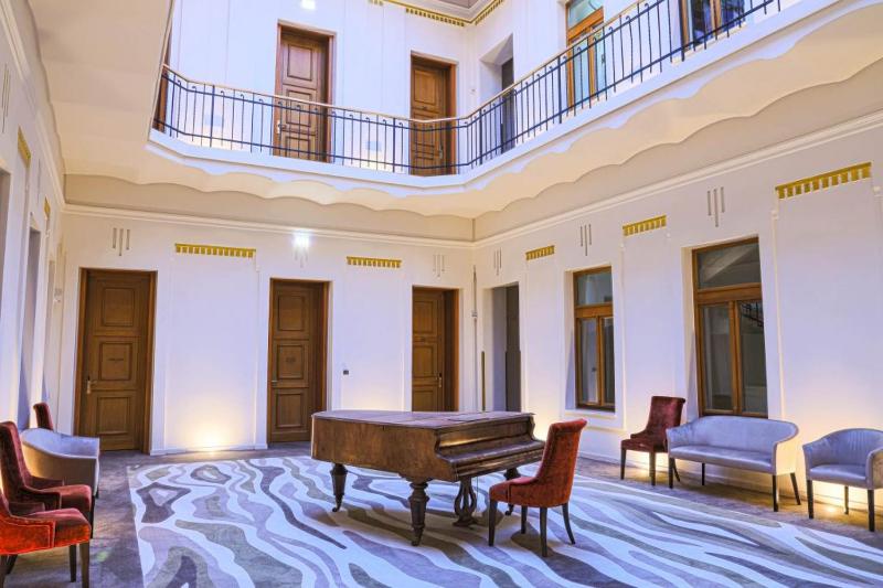 Deluxe Double Room with extra bed (2+2)  image 2