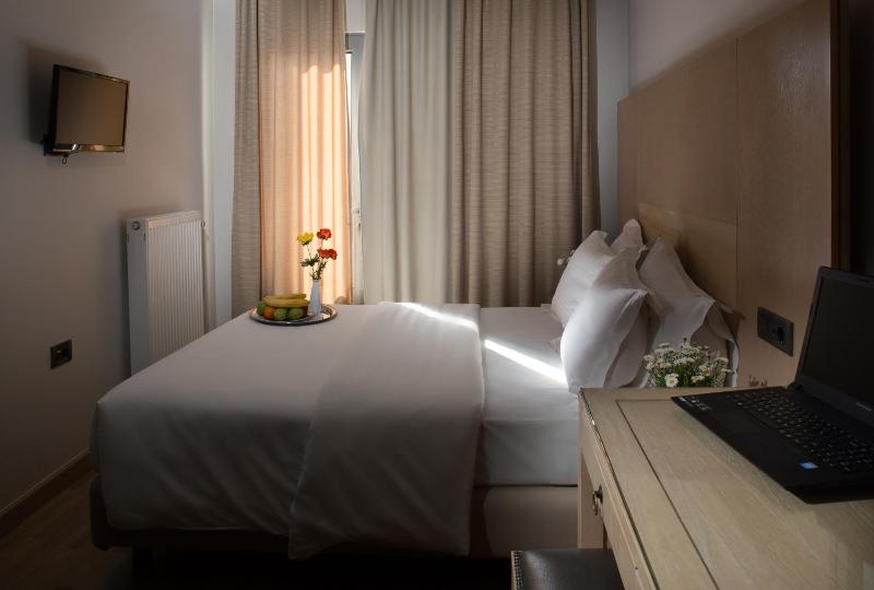 Economy Double Room image 2