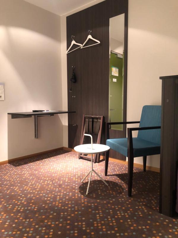 Small Twin Room image 3