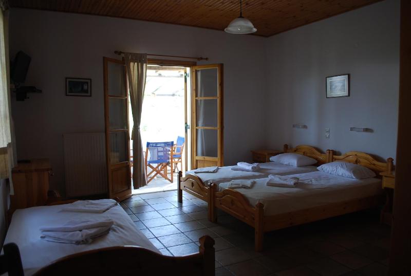 Studio (3 Adults) image 3