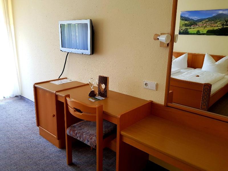 Economy Double Room image 2