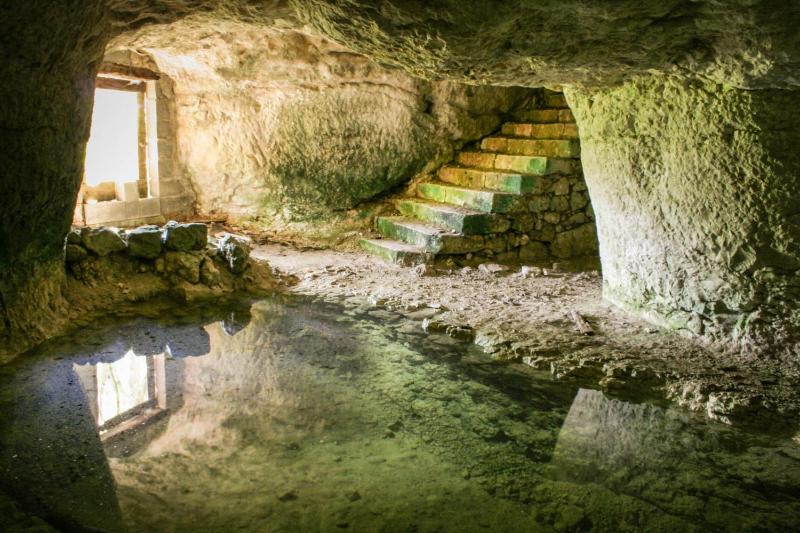 Double Room with Bath image 2