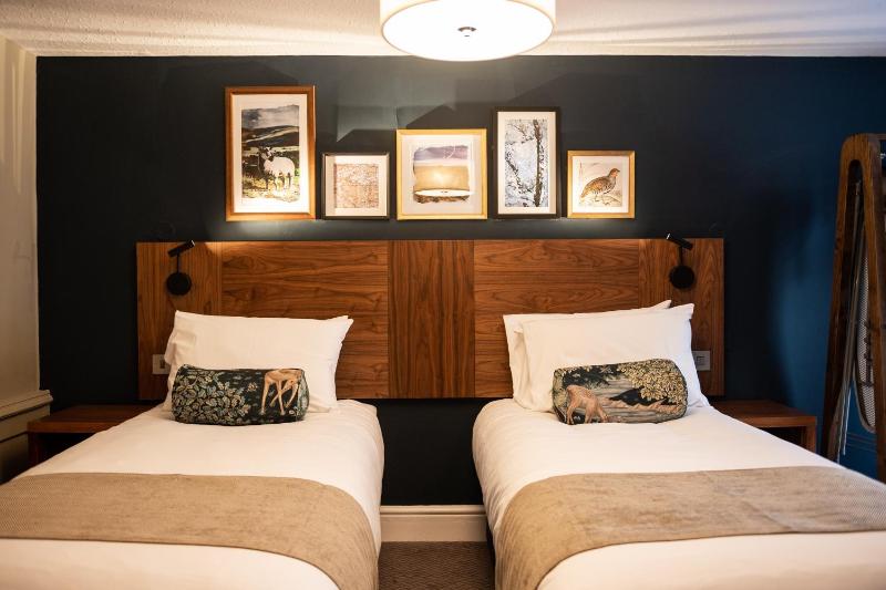 Standard Twin Room image 1