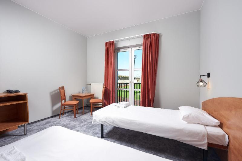 Large Single Room image 4