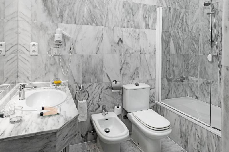 Double or Twin Room image 2