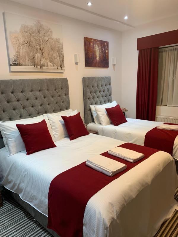 Standard Twin Room image 1