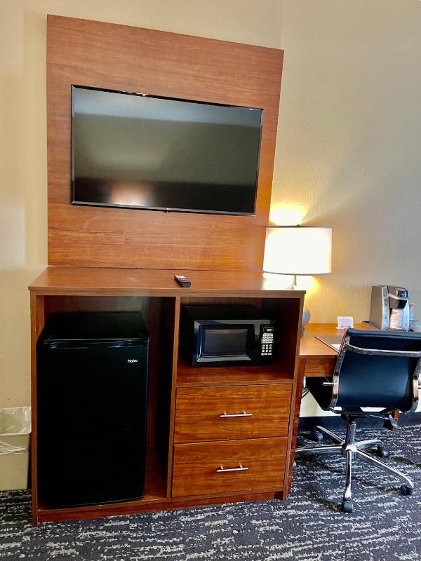 Deluxe King Room - Non-Smoking image 1