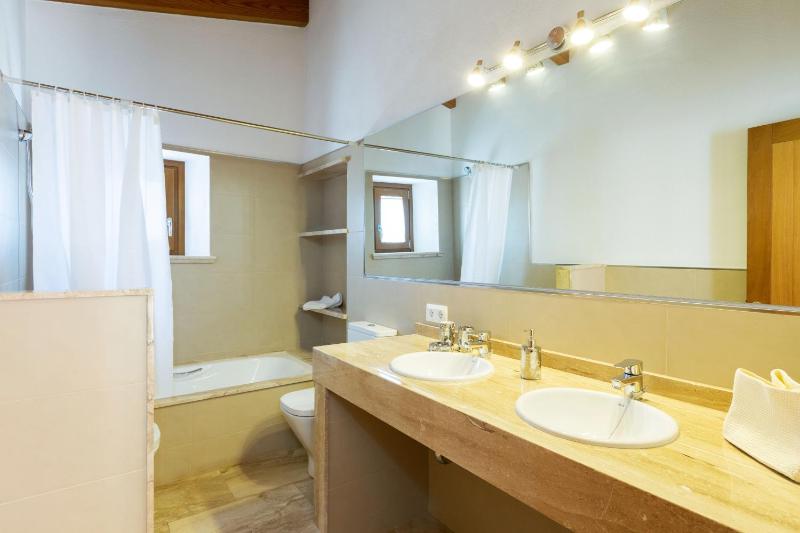 Three-Bedroom House image 4