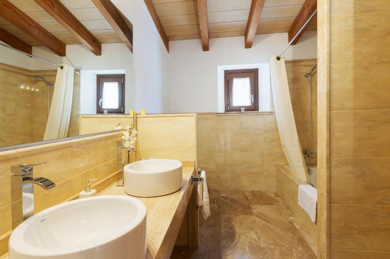 Three-Bedroom House image 3