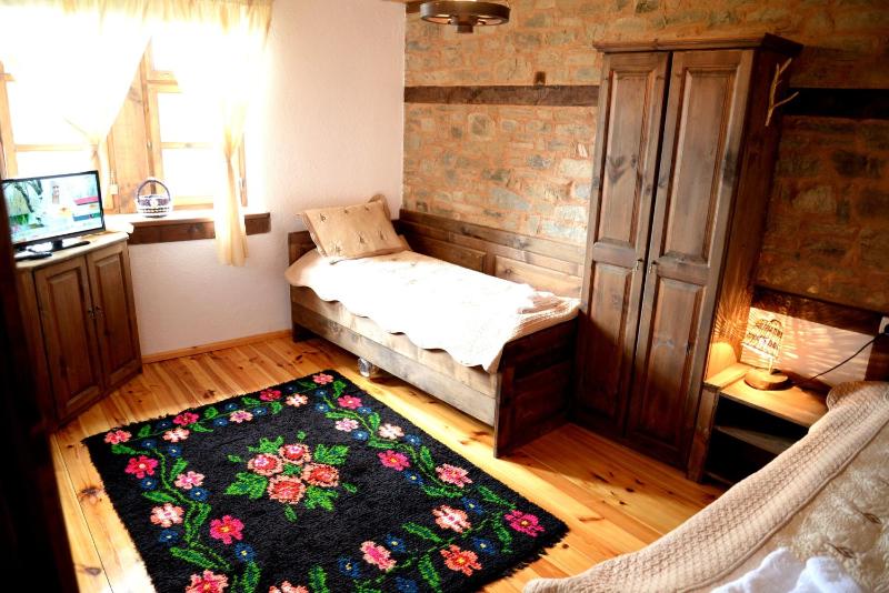 Twin Room image 3
