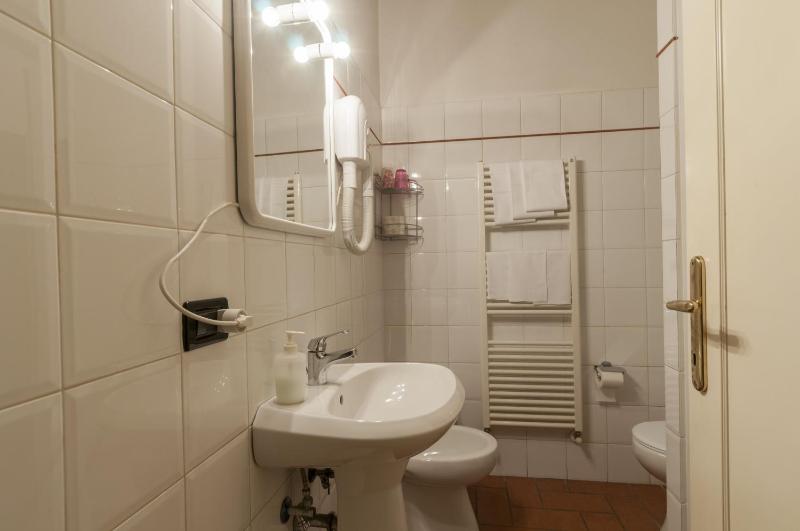 Double or Twin Room image 2