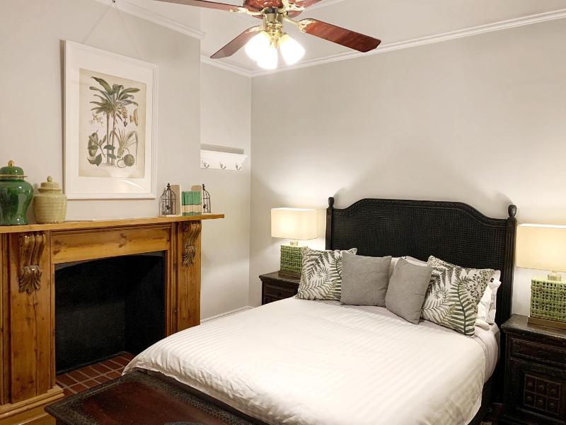 Hollidge House 5 Star Luxury Apartments - image 2