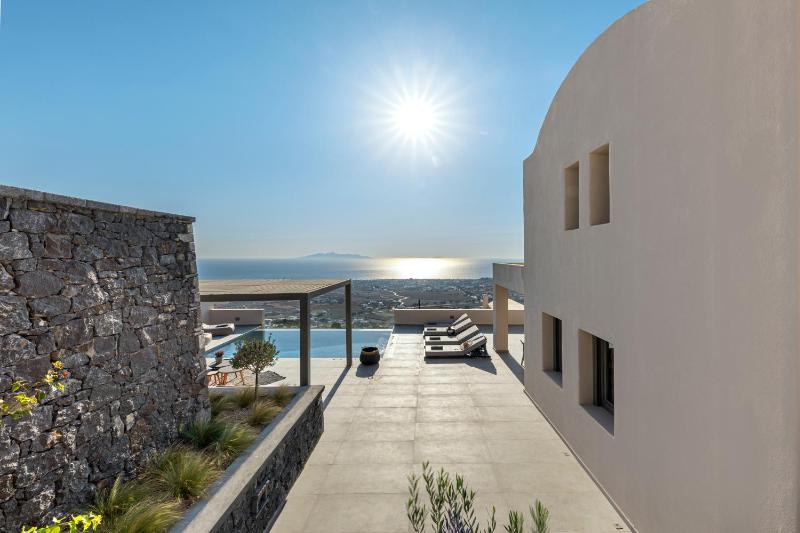 Eolia Gold Villa with Private Heated Pool image 4