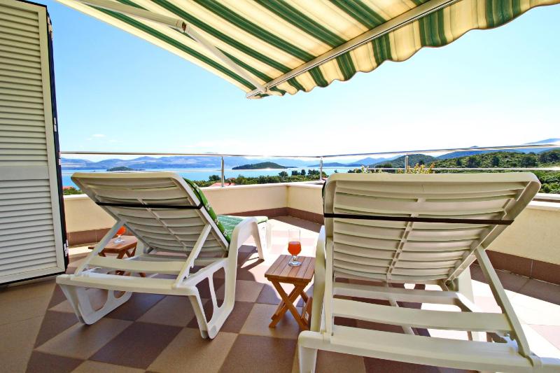 Two-Bedroom Apartment with Balcony and Sea View image 1