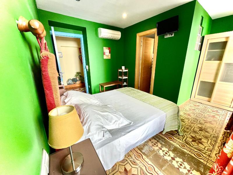 Double Room image 1