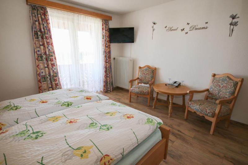Double Room with Balcony image 2
