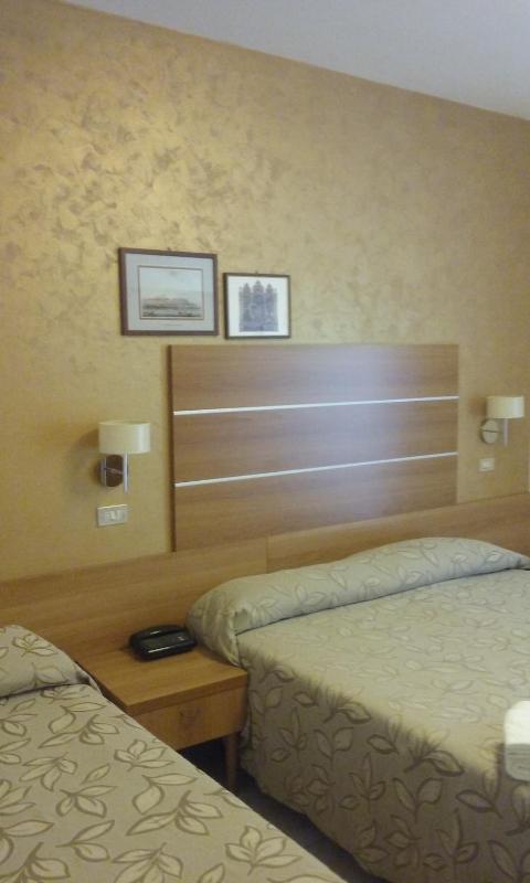 Double Room image 3