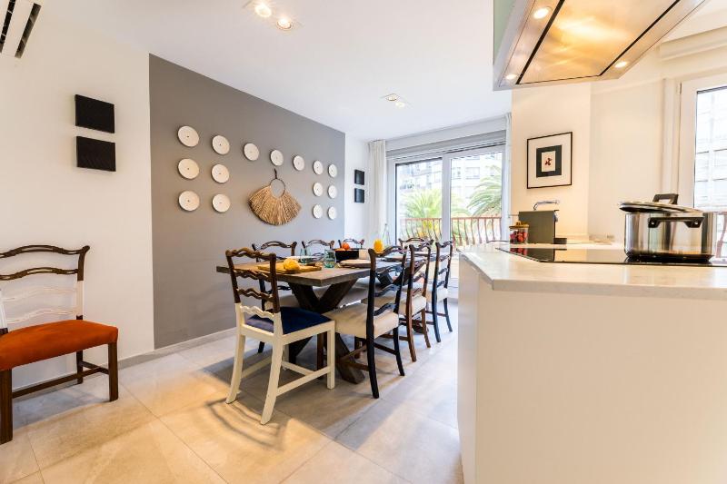 LA CONCHA BEACHVIEW by SWEET HOME SAN SEBASTIAN - image 15