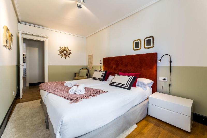 LA CONCHA BEACHVIEW by SWEET HOME SAN SEBASTIAN - image 16