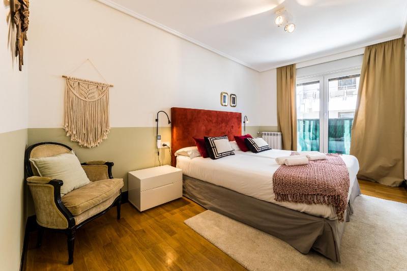LA CONCHA BEACHVIEW by SWEET HOME SAN SEBASTIAN - image 10