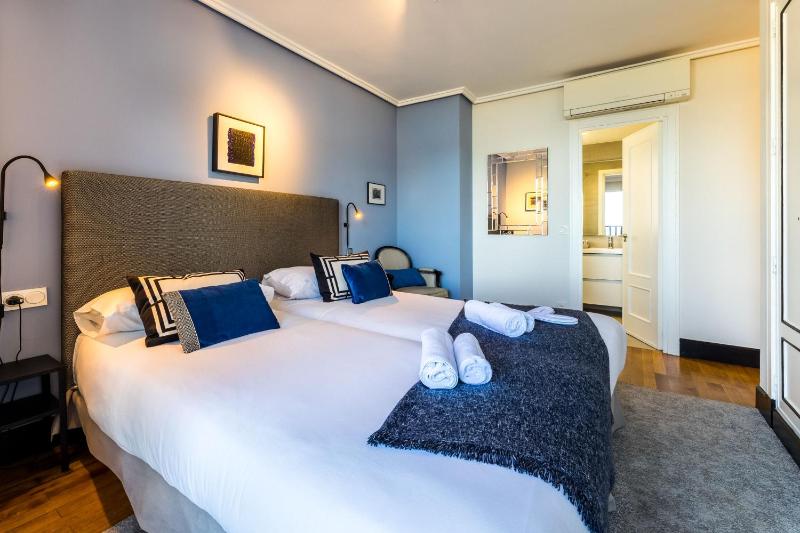 LA CONCHA BEACHVIEW by SWEET HOME SAN SEBASTIAN - image 4