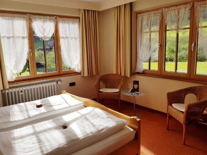 Standard Double Room image 3