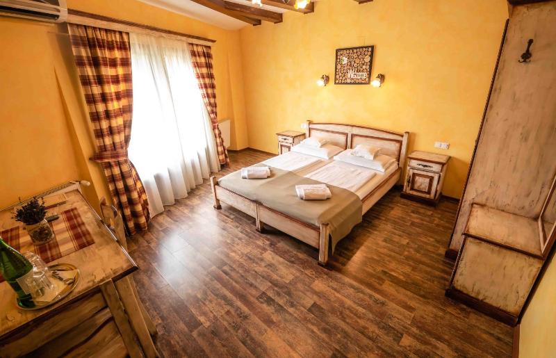 Double Room with Private Bathroom image 3