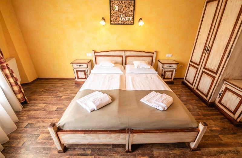 Double Room with Private Bathroom image 2