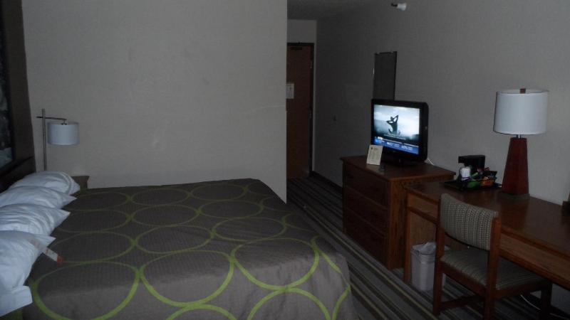 Queen Room - Non-Smoking image 2